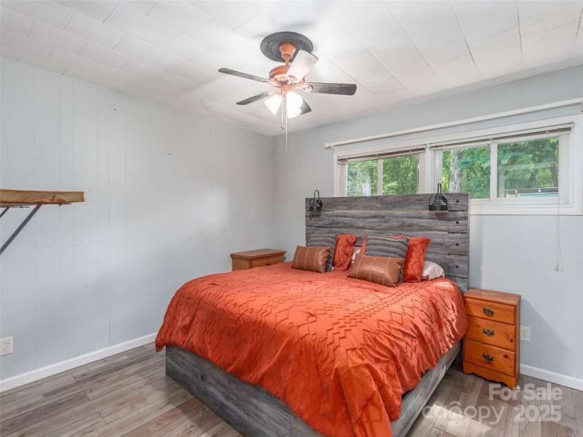 90 Hemlock Hill Heights, Canton, NC 28716.  MLS# CAR4274020, YatesRealty ID 26153. 