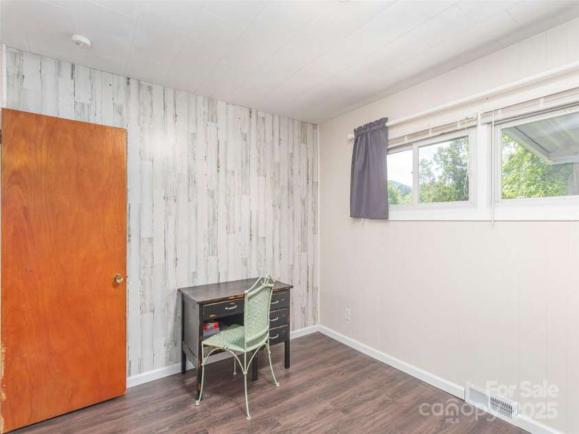 90 Hemlock Hill Heights, Canton, NC 28716.  MLS# CAR4274020, YatesRealty ID 26153. 