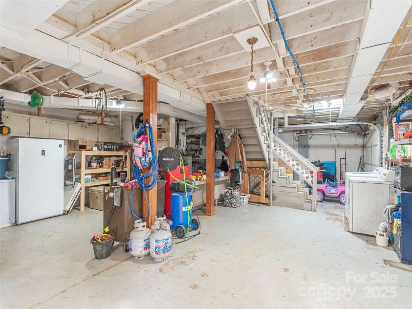 90 Hemlock Hill Heights, Canton, NC 28716.  MLS# CAR4274020, YatesRealty ID 26153. 