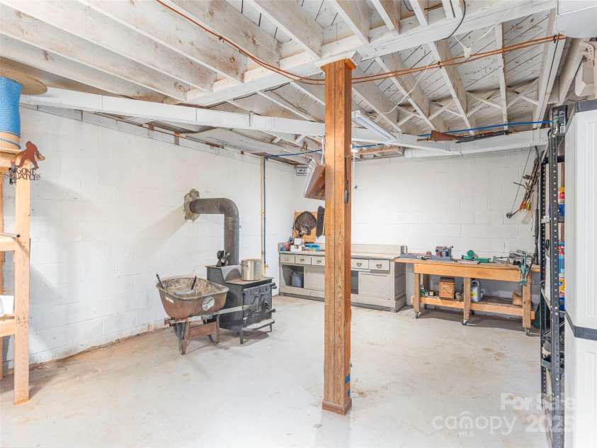 90 Hemlock Hill Heights, Canton, NC 28716.  MLS# CAR4274020, YatesRealty ID 26153. 