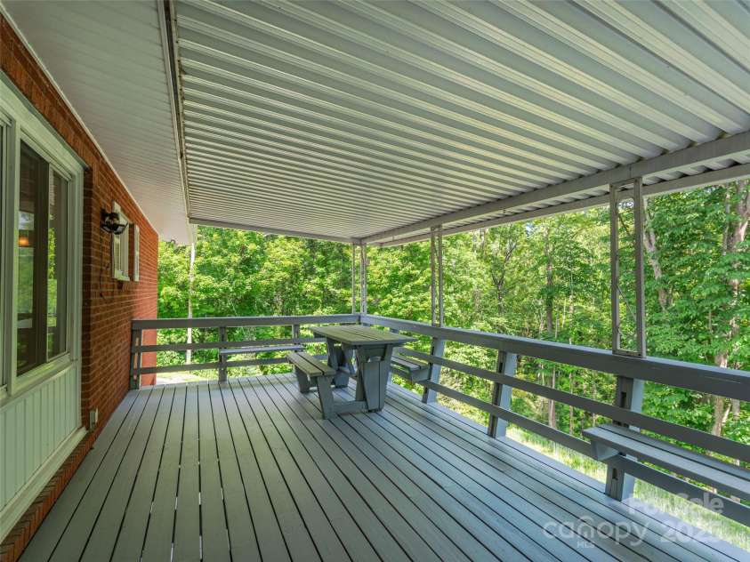 90 Hemlock Hill Heights, Canton, NC 28716.  MLS# CAR4274020, YatesRealty ID 26153. 