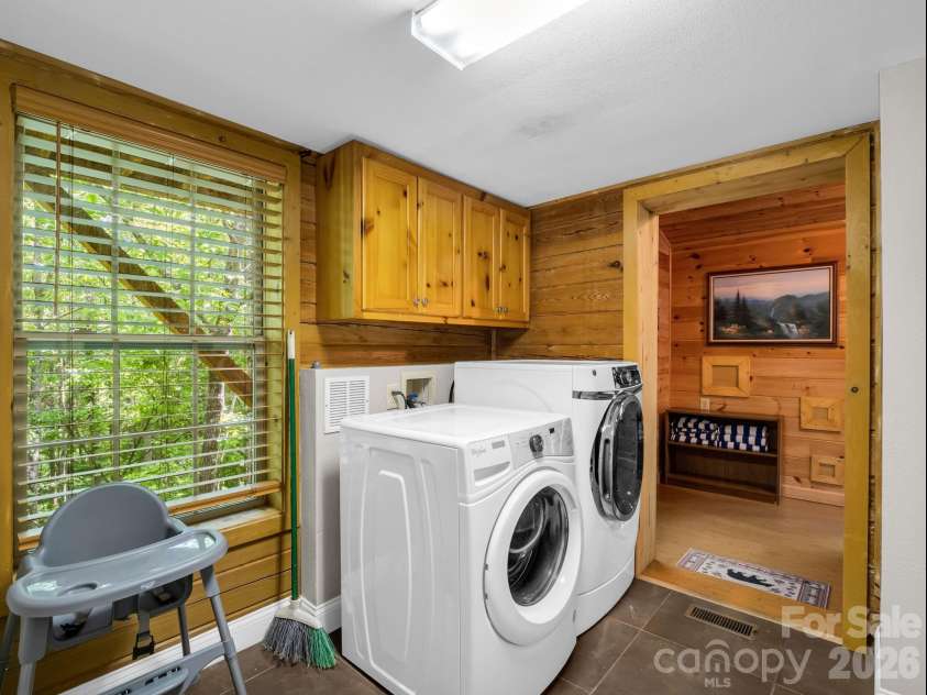 165 Dream Road, Hendersonville, NC 28792.  MLS# CAR4383909, YatesRealty ID 26155. Laundry Room on the Main Level