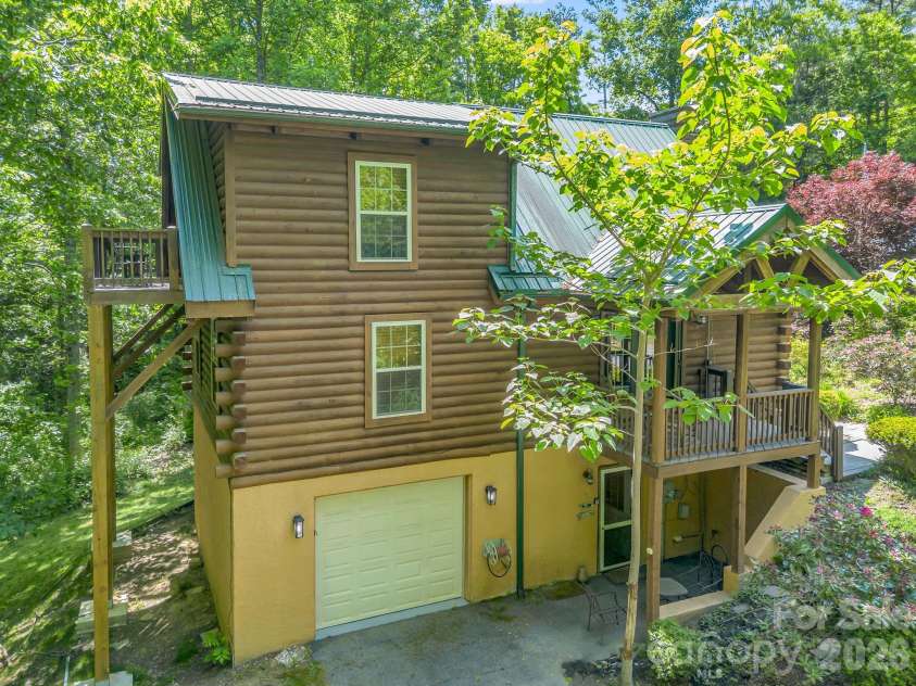 165 Dream Road, Hendersonville, NC 28792.  MLS# CAR4383909, YatesRealty ID 26155. Lower Level Entrance