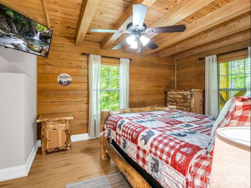 165 Dream Road, Hendersonville, NC 28792.  MLS# CAR4383909, YatesRealty ID 26155. Main Floor Bedroom