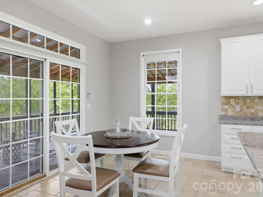 424 Mountain Harbor Drive, Lexington, NC 27292.  MLS# CAR4380660, YatesRealty ID 26156. 