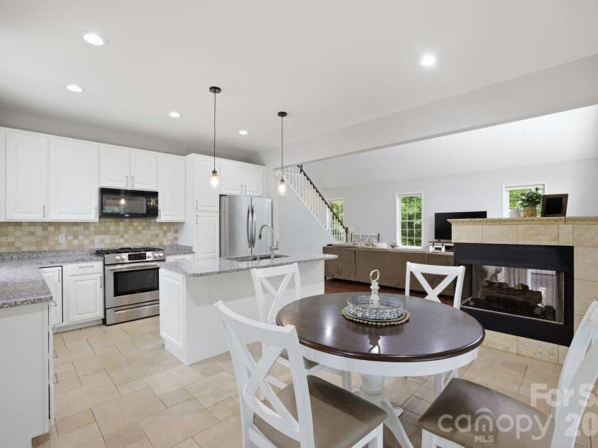 424 Mountain Harbor Drive, Lexington, NC 27292.  MLS# CAR4380660, YatesRealty ID 26156. 