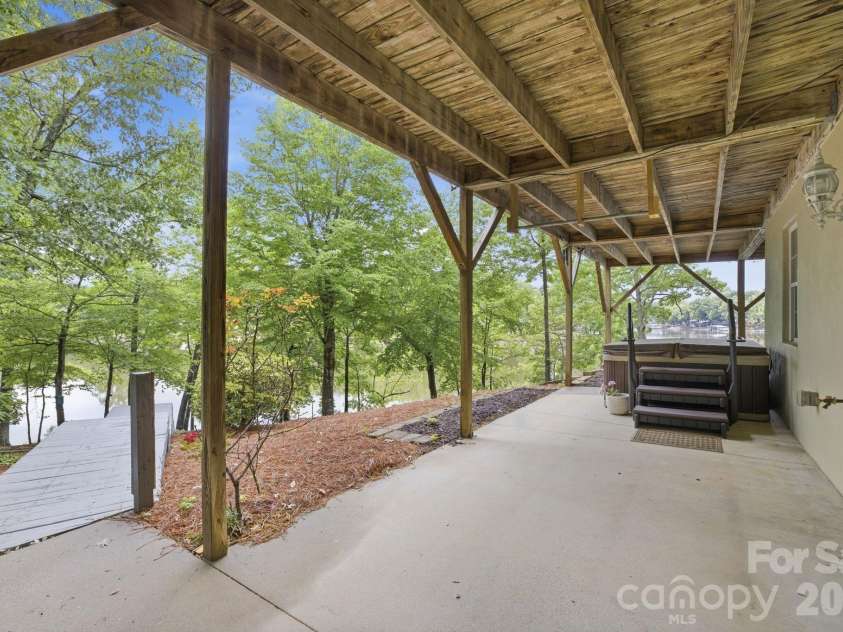 424 Mountain Harbor Drive, Lexington, NC 27292.  MLS# CAR4380660, YatesRealty ID 26156. 