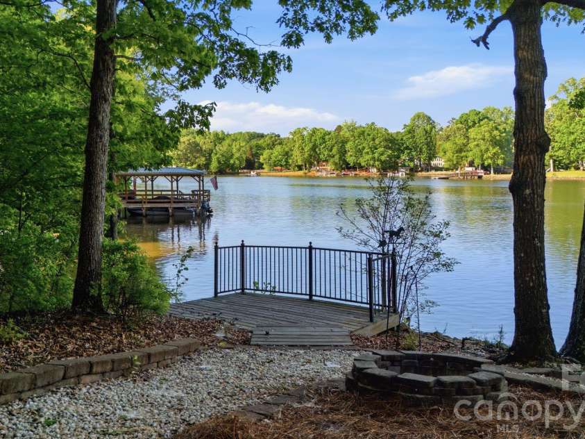 424 Mountain Harbor Drive, Lexington, NC 27292.  MLS# CAR4380660, YatesRealty ID 26156. 