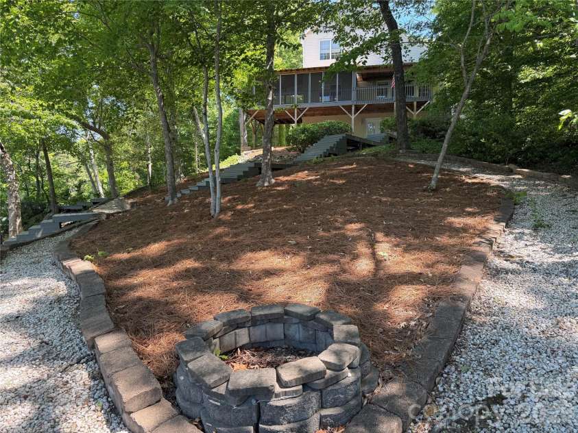 424 Mountain Harbor Drive, Lexington, NC 27292.  MLS# CAR4380660, YatesRealty ID 26156. 
