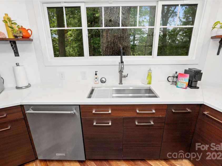 826 Town Mountain Road, Asheville, NC 28804.  MLS# CAR4279894, YatesRealty ID 26156. 