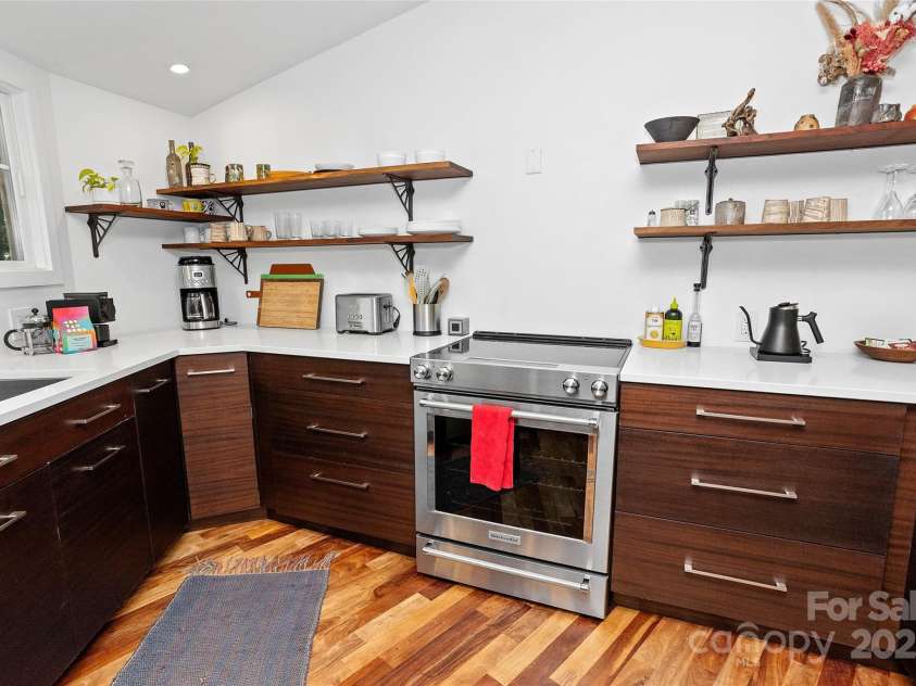 826 Town Mountain Road, Asheville, NC 28804.  MLS# CAR4279894, YatesRealty ID 26156. 