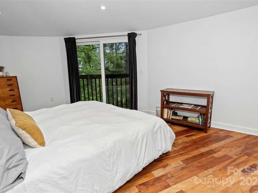 826 Town Mountain Road, Asheville, NC 28804.  MLS# CAR4279894, YatesRealty ID 26156. 