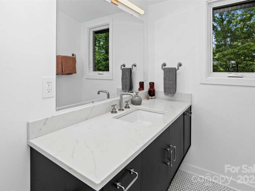 826 Town Mountain Road, Asheville, NC 28804.  MLS# CAR4279894, YatesRealty ID 26156. 