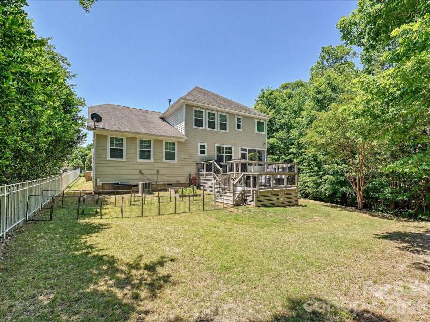 1104 Snowbird Lane, Waxhaw, NC 28173.  MLS# CAR4384035, YatesRealty ID 26157. 