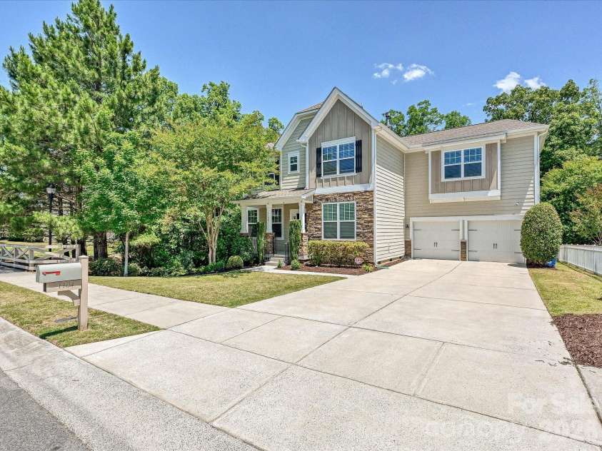 1104 Snowbird Lane, Waxhaw, NC 28173.  MLS# CAR4384035, YatesRealty ID 26157. 