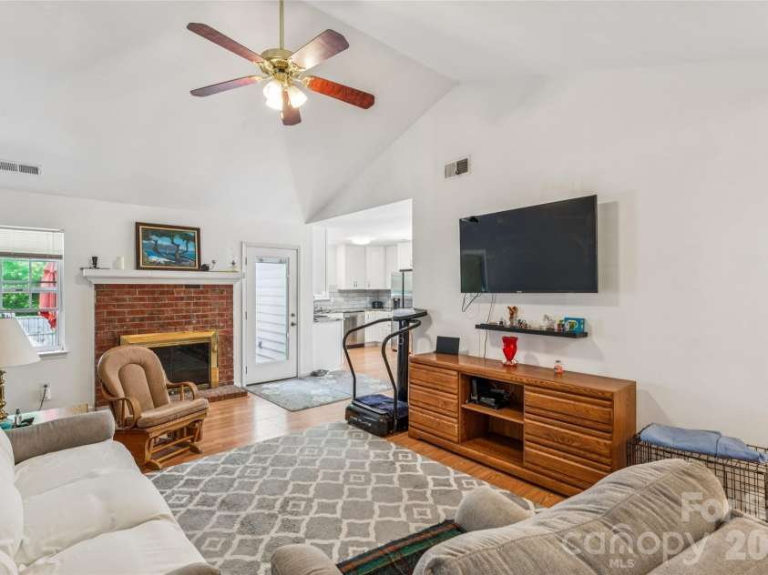 13221 Crooked Pine Court, Charlotte, NC 28215.  MLS# CAR4378903, YatesRealty ID 26159. 