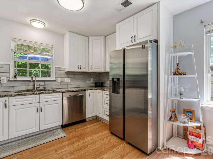 13221 Crooked Pine Court, Charlotte, NC 28215.  MLS# CAR4378903, YatesRealty ID 26159. 