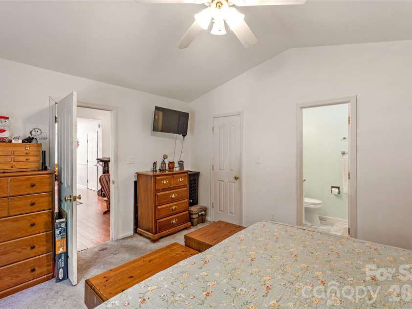 13221 Crooked Pine Court, Charlotte, NC 28215.  MLS# CAR4378903, YatesRealty ID 26159. 