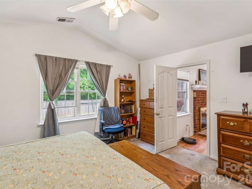 13221 Crooked Pine Court, Charlotte, NC 28215.  MLS# CAR4378903, YatesRealty ID 26159. 