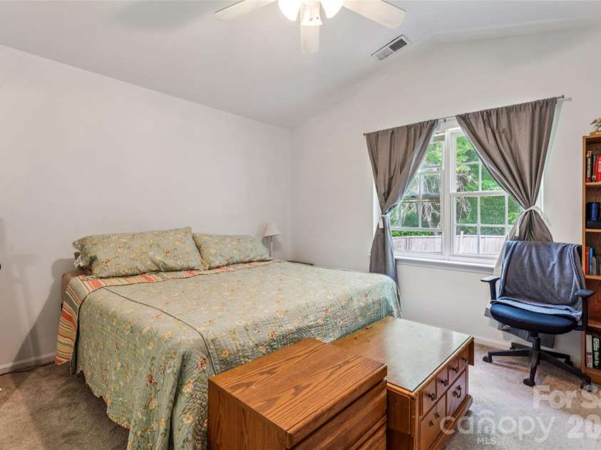 13221 Crooked Pine Court, Charlotte, NC 28215.  MLS# CAR4378903, YatesRealty ID 26159. 