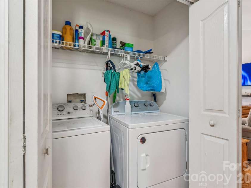 13221 Crooked Pine Court, Charlotte, NC 28215.  MLS# CAR4378903, YatesRealty ID 26159. 