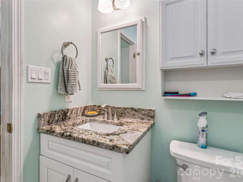 13221 Crooked Pine Court, Charlotte, NC 28215.  MLS# CAR4378903, YatesRealty ID 26159. 