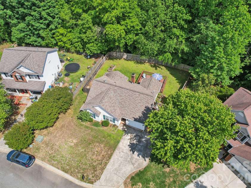 13221 Crooked Pine Court, Charlotte, NC 28215.  MLS# CAR4378903, YatesRealty ID 26159. 