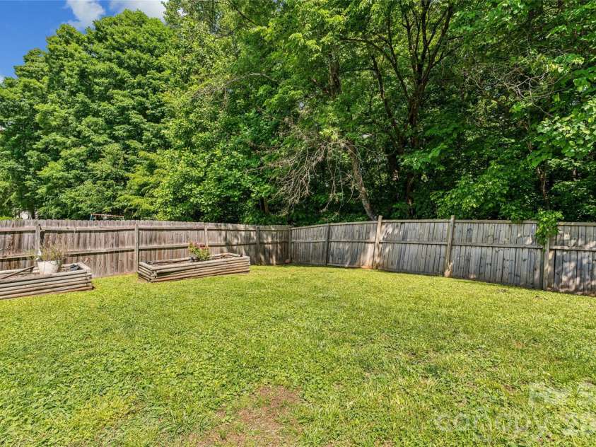 13221 Crooked Pine Court, Charlotte, NC 28215.  MLS# CAR4378903, YatesRealty ID 26159. 