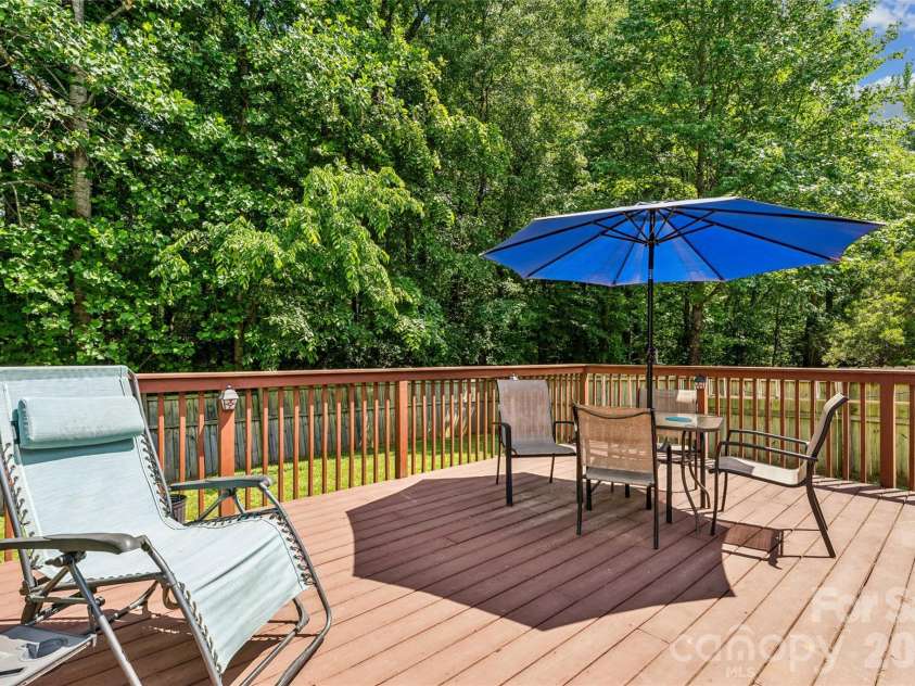 13221 Crooked Pine Court, Charlotte, NC 28215.  MLS# CAR4378903, YatesRealty ID 26159. 