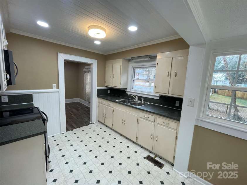 122 Hargrave Street, Wadesboro, NC 28170.  MLS# CAR4310979, YatesRealty ID 2616. 