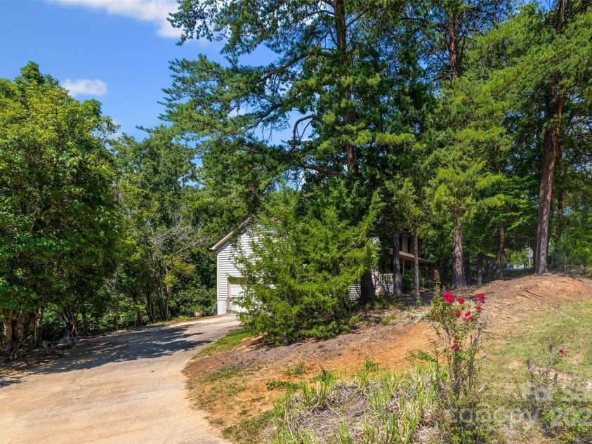25011 Club View Drive, Tega Cay, SC 29708.  MLS# CAR4299722, YatesRealty ID 2616. 