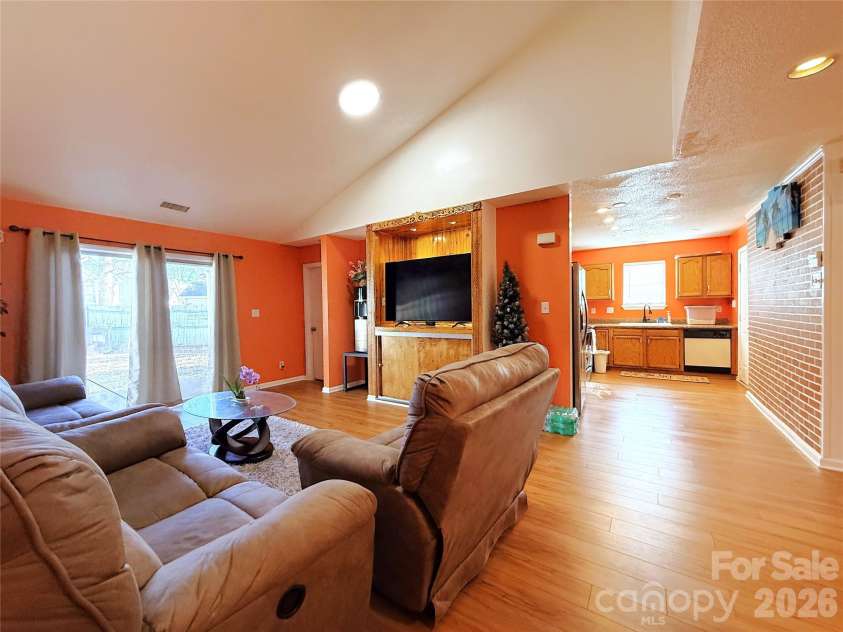 7333 Rosehall Drive, Charlotte, NC 28227.  MLS# CAR4337345, YatesRealty ID 2616. 