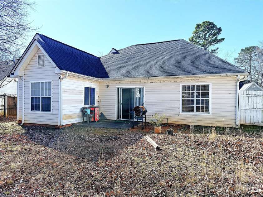 7333 Rosehall Drive, Charlotte, NC 28227.  MLS# CAR4337345, YatesRealty ID 2616. 