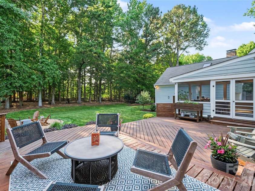 10428 South Hall Drive, Charlotte, NC 28270.  MLS# CAR4383038, YatesRealty ID 26160. Fire Pit