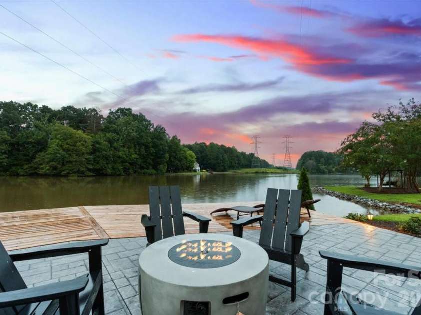 1337 Whispering Oaks Circle, Matthews, NC 28104.  MLS# CAR4375997, YatesRealty ID 26161. 