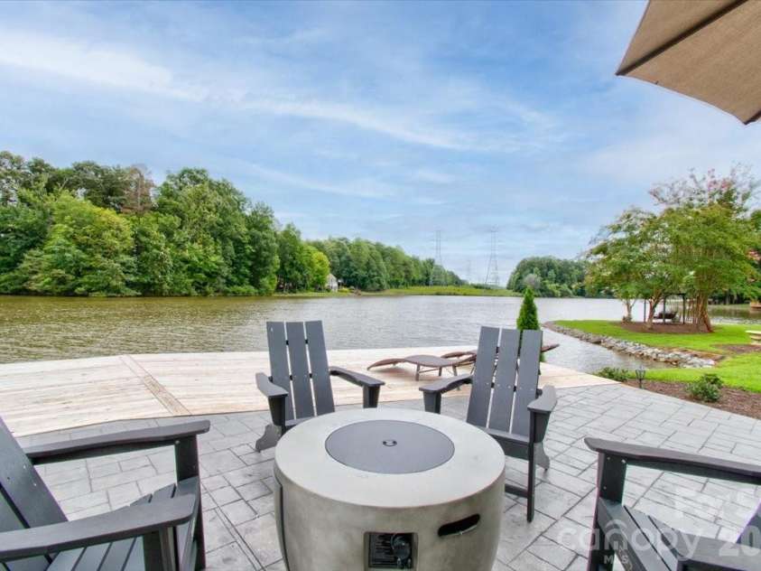 1337 Whispering Oaks Circle, Matthews, NC 28104.  MLS# CAR4375997, YatesRealty ID 26161. 