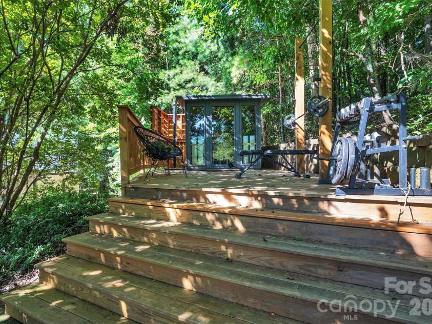 1337 Whispering Oaks Circle, Matthews, NC 28104.  MLS# CAR4375997, YatesRealty ID 26161. 
