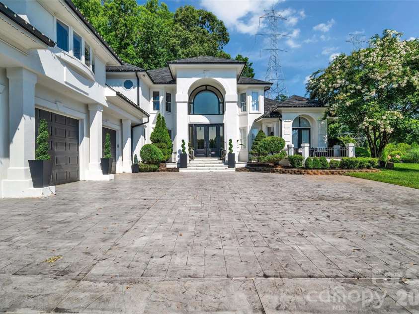 1337 Whispering Oaks Circle, Matthews, NC 28104.  MLS# CAR4375997, YatesRealty ID 26161. 