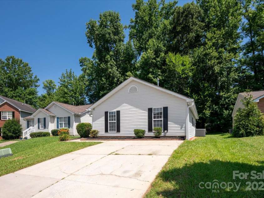 5717 Fairchase Avenue, Charlotte, NC 28269.  MLS# CAR4269956, YatesRealty ID 26161. 