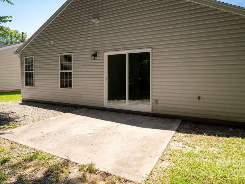 5717 Fairchase Avenue, Charlotte, NC 28269.  MLS# CAR4269956, YatesRealty ID 26161. 