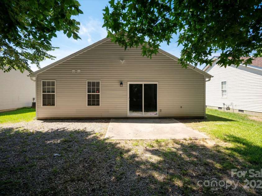 5717 Fairchase Avenue, Charlotte, NC 28269.  MLS# CAR4269956, YatesRealty ID 26161. 