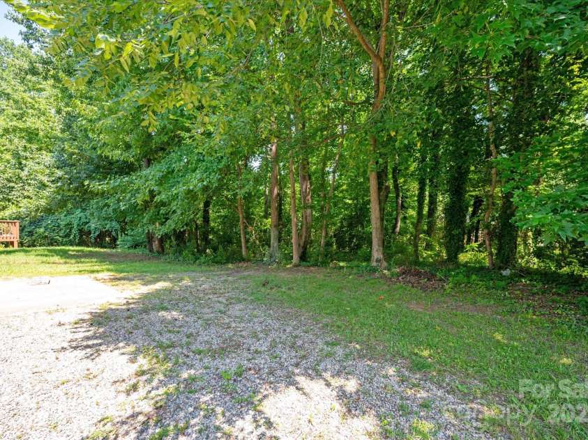 5717 Fairchase Avenue, Charlotte, NC 28269.  MLS# CAR4269956, YatesRealty ID 26161. 