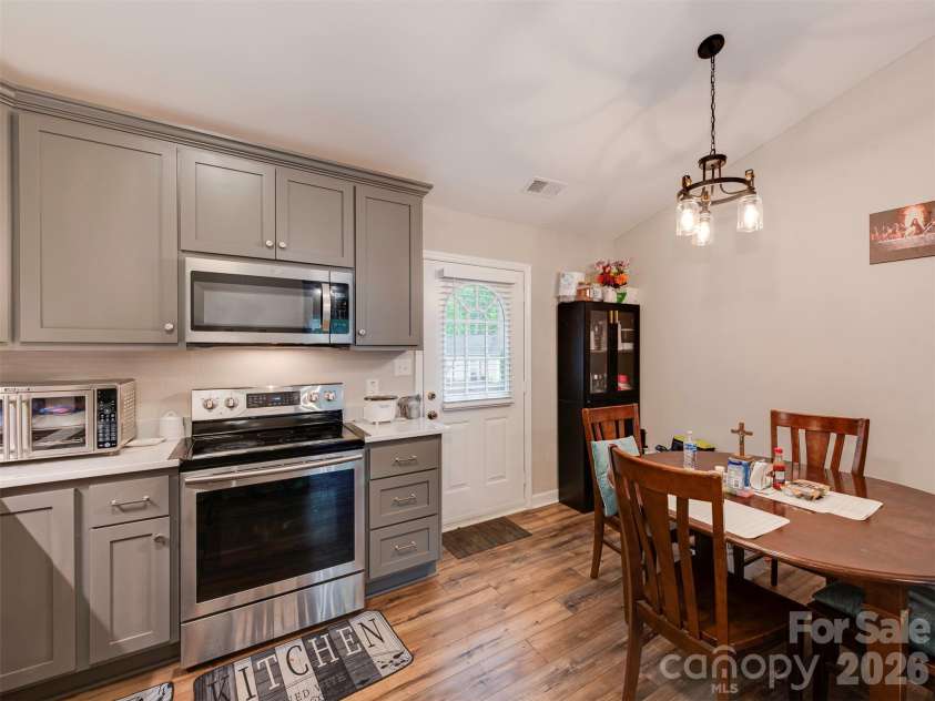 10200 Cairnsmore Place, Mint Hill, NC 28227.  MLS# CAR4377117, YatesRealty ID 26162. Kitchen