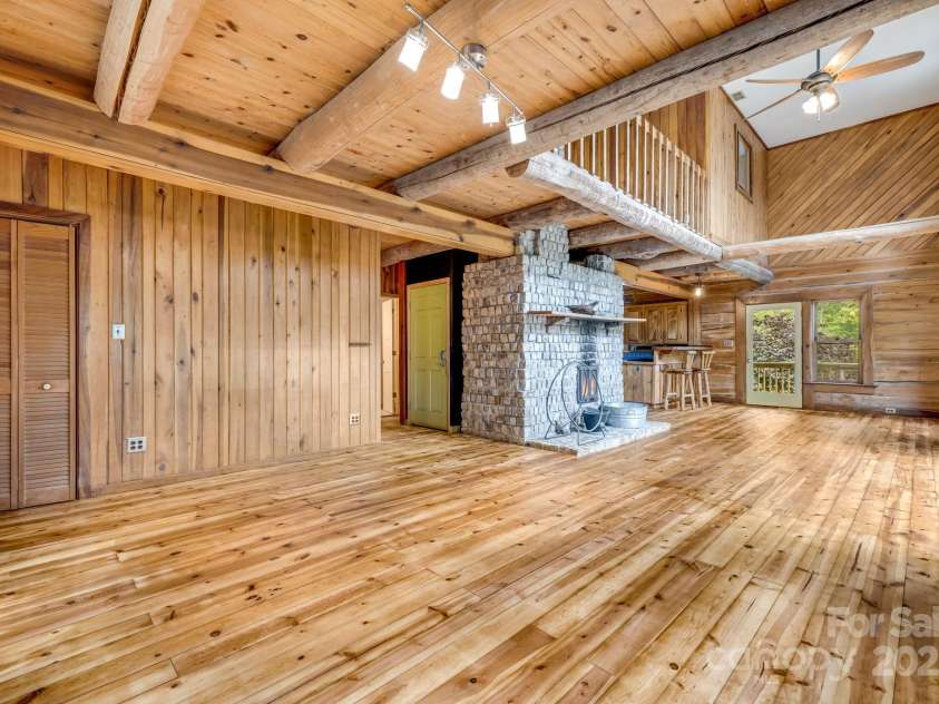 465 Youngs Gap Road, Fletcher, NC 28732.  MLS# CAR4275186, YatesRealty ID 26162. 