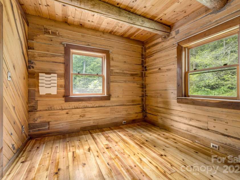 465 Youngs Gap Road, Fletcher, NC 28732.  MLS# CAR4275186, YatesRealty ID 26162. 