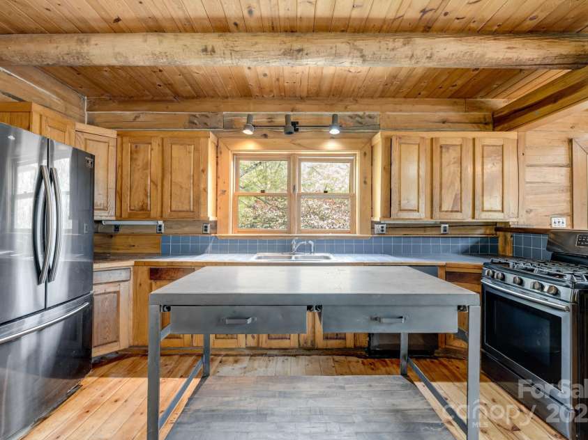 465 Youngs Gap Road, Fletcher, NC 28732.  MLS# CAR4275186, YatesRealty ID 26162. 