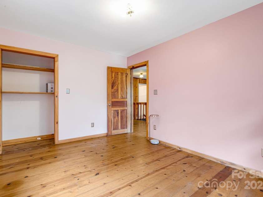 465 Youngs Gap Road, Fletcher, NC 28732.  MLS# CAR4275186, YatesRealty ID 26162. 