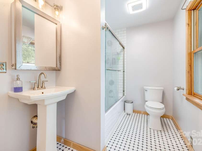 465 Youngs Gap Road, Fletcher, NC 28732.  MLS# CAR4275186, YatesRealty ID 26162. 