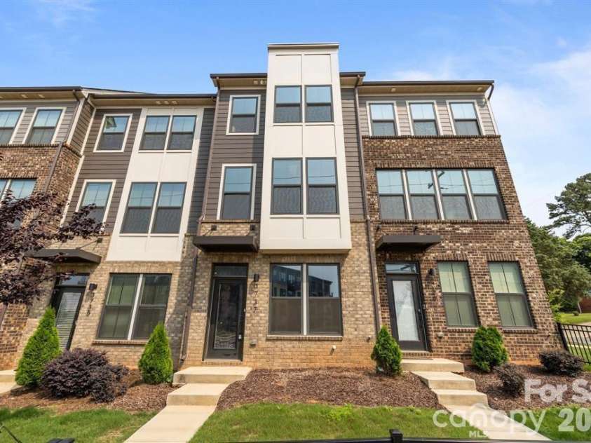 3737 Tryon Street, Charlotte, NC 28217.  MLS# CAR4368283, YatesRealty ID 26164. 