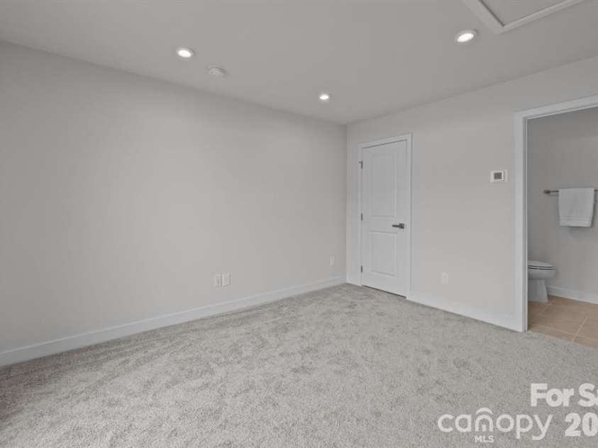 3737 Tryon Street, Charlotte, NC 28217.  MLS# CAR4368283, YatesRealty ID 26164. 
